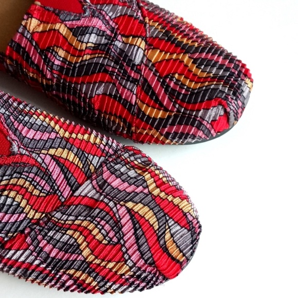 Corkys Women’s Silk Like Red Yellow Purple Mosaic Mod Slip On Loafers Shoes 8 - Picture 2 of 13